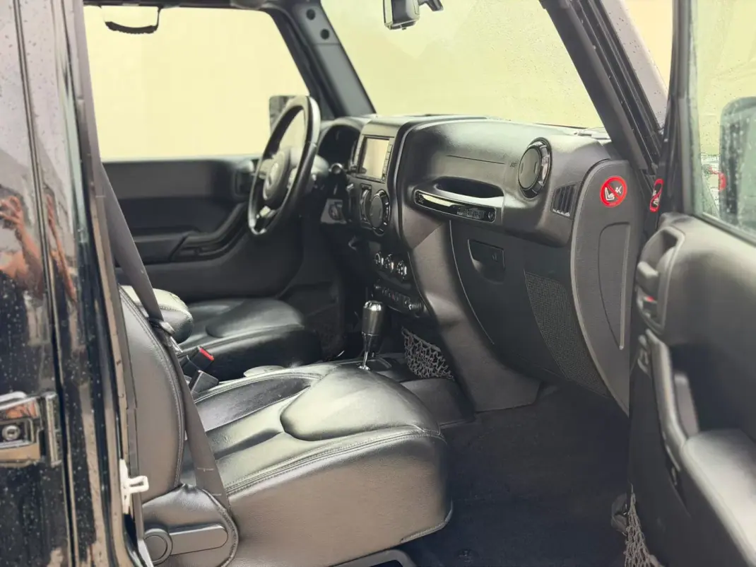 Jeep Wrangler Unlimited 2016 - 48000 EUR, 158000 km - 158000km - foto 6 de 14