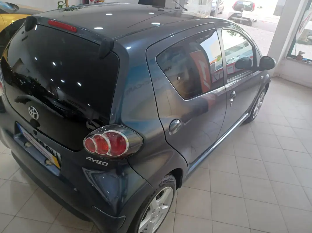 Toyota Aygo 2011 - 6790 EUR, 110561 km - AUTO.MOTO.pt - 110561km - foto 8 de 33