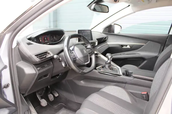 Peugeot 3008 2018 - 18000 EUR, 97000 km - AUTO.MOTO.pt - 97000km - foto 8 de 18