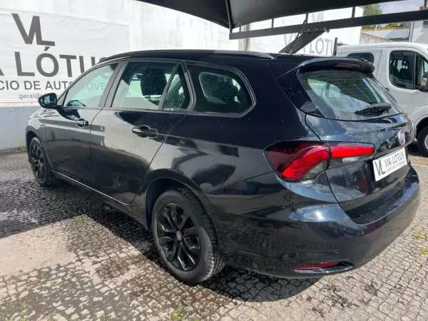Fiat Tipo Station Wagon 2018 - 7850 EUR, 200000 km - AUTO.MOTO.pt - 200000km - foto 6 de 12