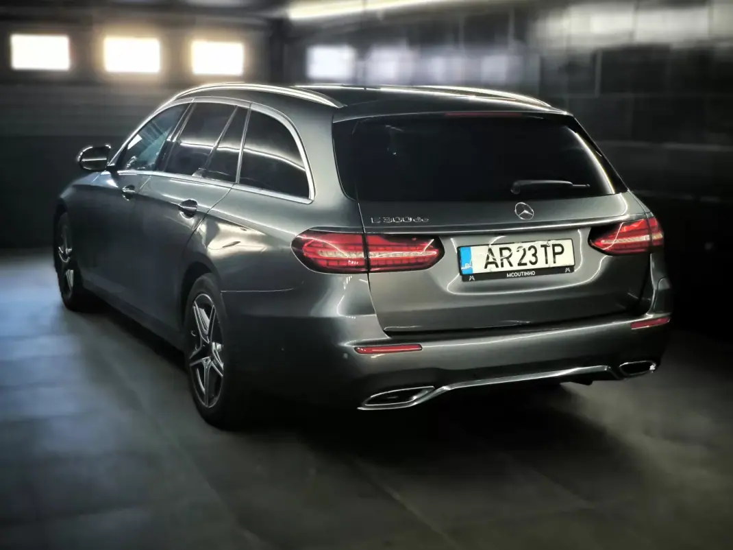 Mercedes-Benz E 300 2022 - 35950 EUR, 122245 km - AUTO.MOTO.pt - 122245km - foto 2 de 43