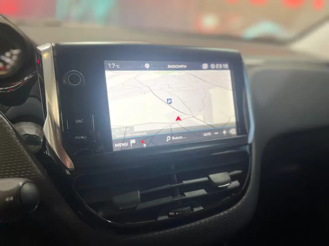 Peugeot 208 2018 - 8899 EUR, 106000 km - AUTO.MOTO.pt - 106000km - foto 33 de 42