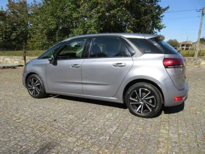 Citroën C4 Picasso 2017 - 12990 EUR, 175000 km - AUTO.MOTO.pt - 175000km - foto 5 de 44