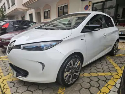 Renault Zoe 2019 - 7850 EUR, 130850 km - AUTO.MOTO.pt - 130850km - foto 3 de 22