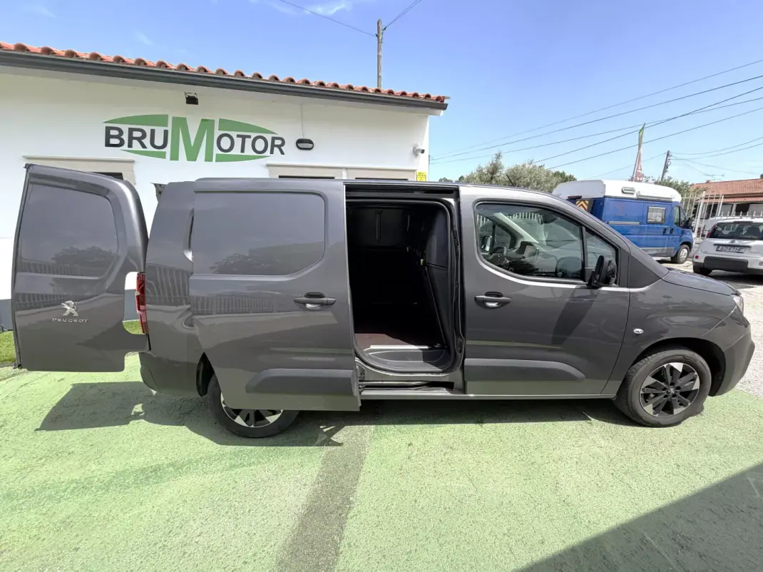 Peugeot 1.5 BLUEHDI ASPHALT LONGA 2023 - 18750 EUR, 46727 km - AUTO.MOTO.pt - 46727km - foto 13 de 15