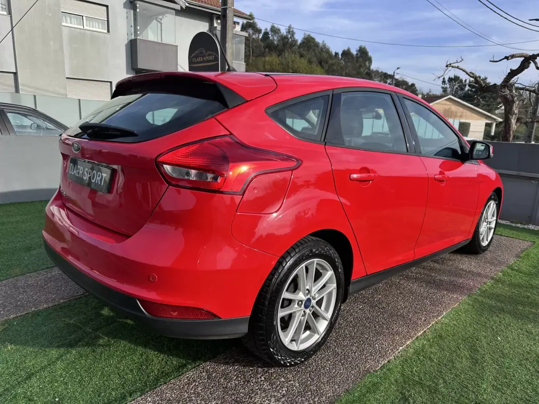 Ford Focus 2017 - 9900 EUR, 190000 km - AUTO.MOTO.pt - 190000km - foto 8 de 50