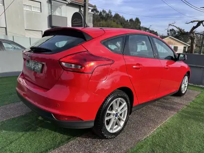 Ford Focus 2017 - 9900 EUR, 190000 km - AUTO.MOTO.pt - 190000km - foto 8 de 50