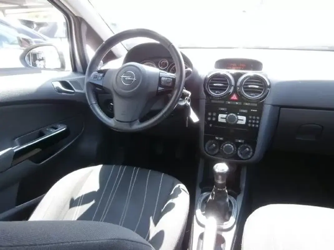 Opel Corsa 2010 - 6850 EUR, 217667 km - 217667km - foto 14 de 34