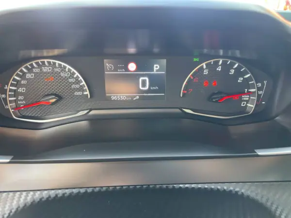 Peugeot 2008 2021 - 17950 EUR, 96530 km - AUTO.MOTO.pt - 96530km - foto 11 de 12