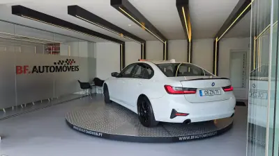 BMW 330 2019 - 22900 EUR, 111028 km - AUTO.MOTO.pt - 111028km - foto 3 de 54
