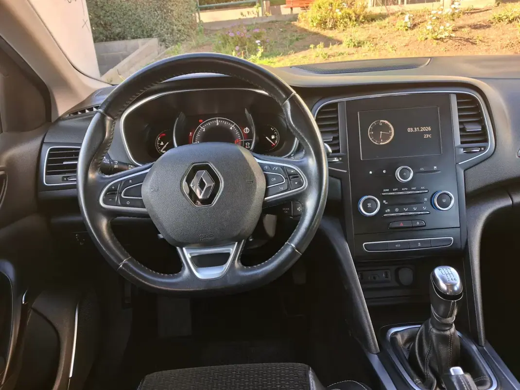 Renault Mégane Sport Tourer 2017 - 11500 EUR, 150000 km - AUTO.MOTO.pt - 150000km - foto 11 de 20