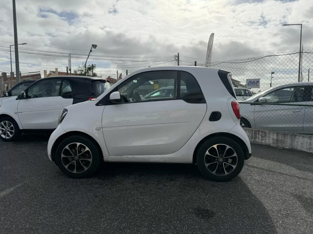 Smart Fortwo Cabrio 2016 - 11480 EUR, 65000 km - AUTO.MOTO.pt - 65000km - foto 1 de 3