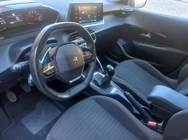 Peugeot 208 2021 - 10790 EUR, 90000 km - AUTO.MOTO.pt - 90000km - foto 12 de 15