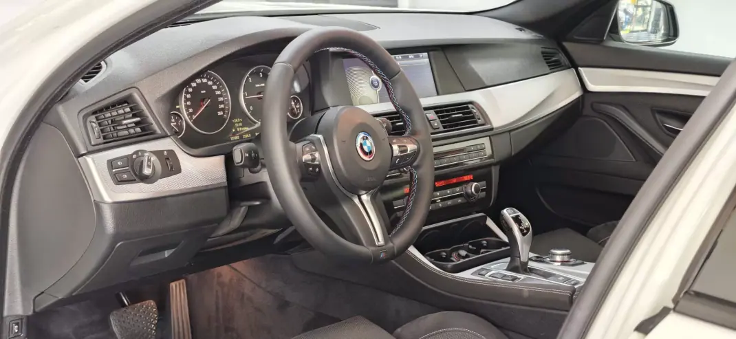 BMW 520 2011 - 19990 EUR, 157000 km - AUTO.MOTO.pt - 157000km - foto 33 de 37