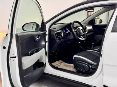 Kia Stonic 2019 - 15750 EUR, 68000 km - AUTO.MOTO.pt - 68000km - foto 26 de 60