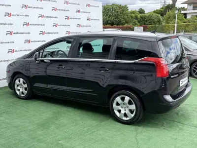 Peugeot 5008 2010 - 7500 EUR, 191000 km - AUTO.MOTO.pt - 191000km - foto 10 de 17