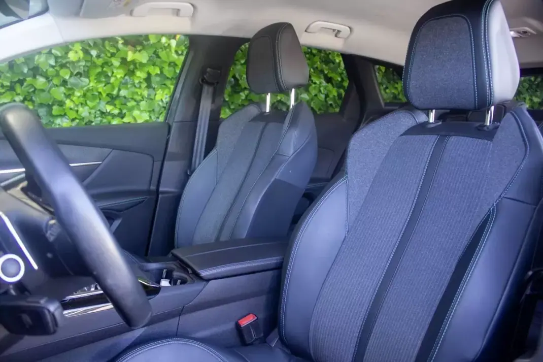 Peugeot 3008 2021 - 23500 EUR, 125000 km - AUTO.MOTO.pt - 125000km - foto 12 de 17