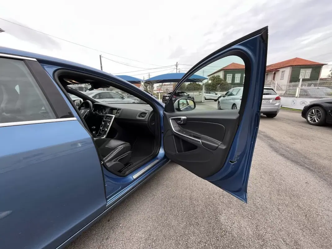 Volvo S60 2015 - 11950 EUR, 225000 km - AUTO.MOTO.pt - 225000km - foto 34 de 53