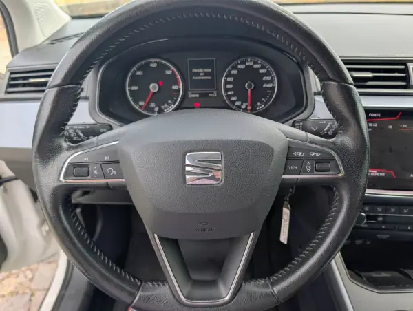 SEAT Arona 2019 - 10500 EUR, 229648 km - AUTO.MOTO.pt - 229648km - foto 16 de 23