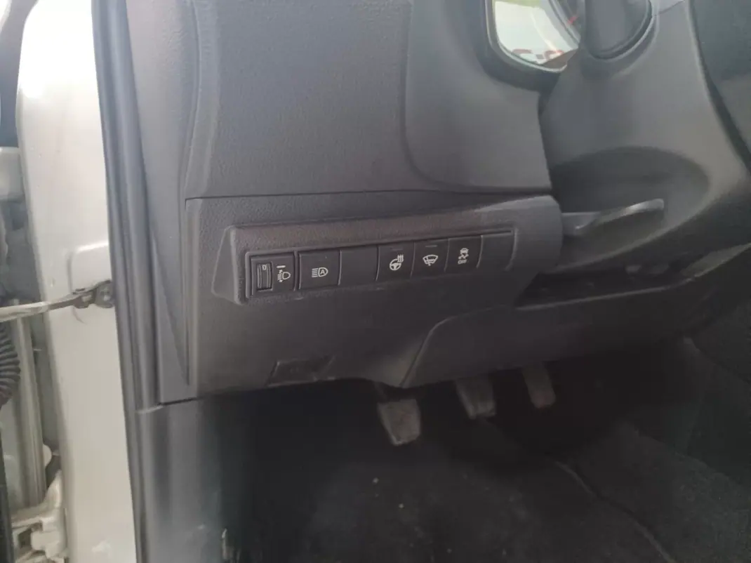 Toyota Corolla 2019 - 18390 EUR, 81211 km - AUTO.MOTO.pt - 81211km - foto 16 de 33