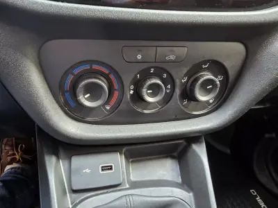 Fiat Doblo 2020 - 11500 EUR, 144234 km - AUTO.MOTO.pt - 144234km - foto 19 de 22