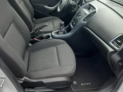 Opel Astra 2013 - 9900 EUR, 179980 km - AUTO.MOTO.pt - 179980km - foto 22 de 35