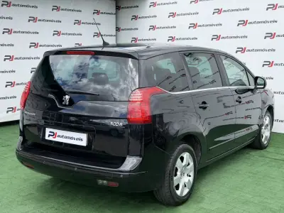 Peugeot 5008 2010 - 7500 EUR, 191000 km - AUTO.MOTO.pt - 191000km - foto 6 de 17