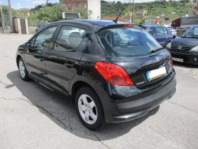 Peugeot 207 2007 - 4500 EUR, 180000 km - AUTO.MOTO.pt - 180000km - foto 8 de 11