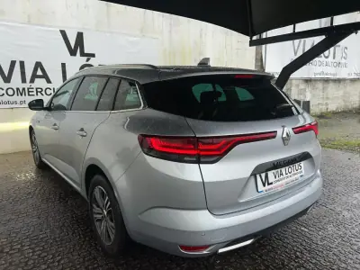 Renault Mégane 2021 - 17000 EUR, 91200 km - AUTO.MOTO.pt - 91200km - foto 7 de 10