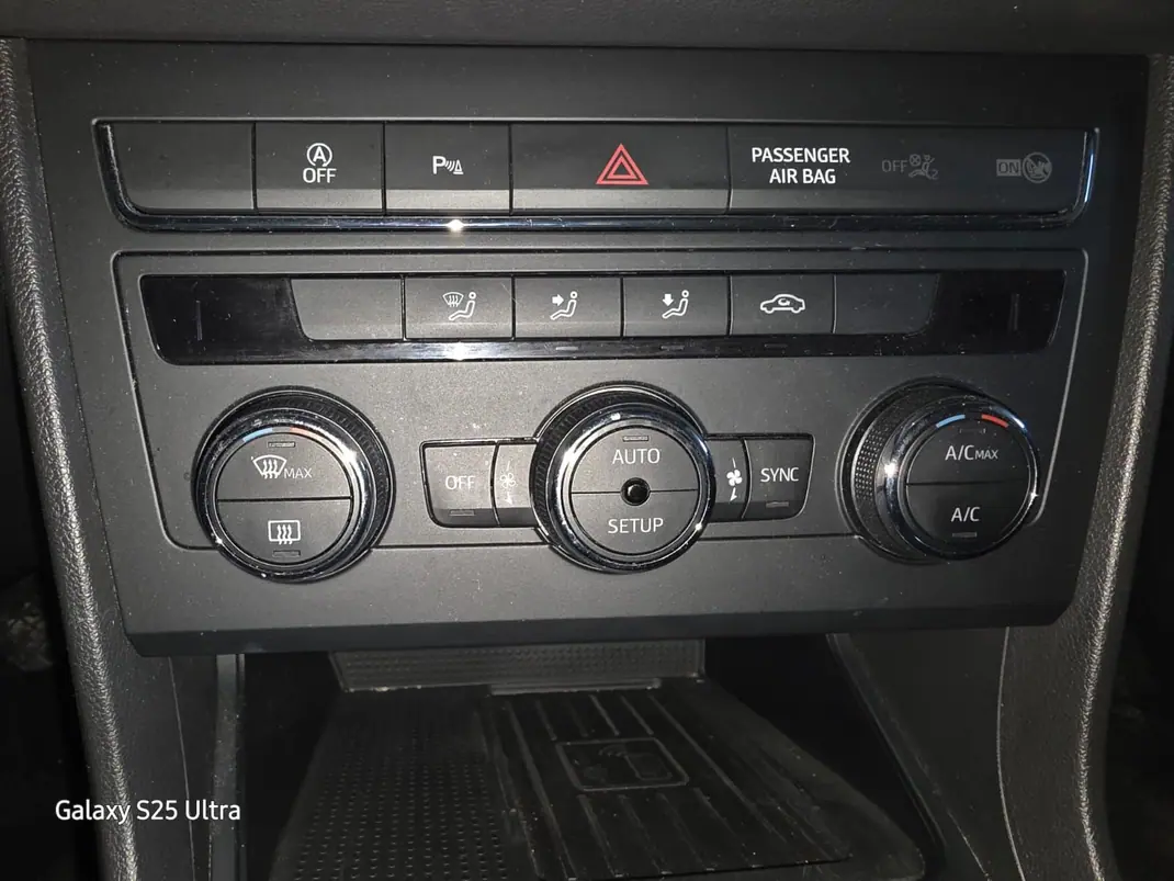SEAT Leon 2020 - 16500 EUR, 44500 km - foto 1 de 15