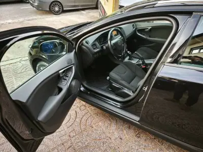 Volvo V40 Cross Country 2017 - 18500 EUR, 100000 km - AUTO.MOTO.pt - 100000km - foto 17 de 34