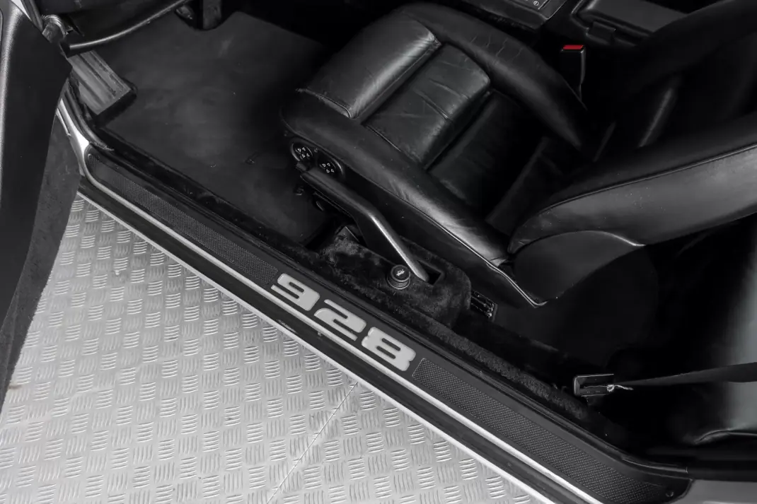 Porsche 928 1988 - 52500 EUR, 62911 km - AUTO.MOTO.pt - 62911km - foto 13 de 16