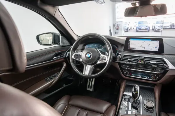 BMW 550 2019 - 65950 EUR, 141950 km - AUTO.MOTO.pt - 141950km - foto 14 de 39