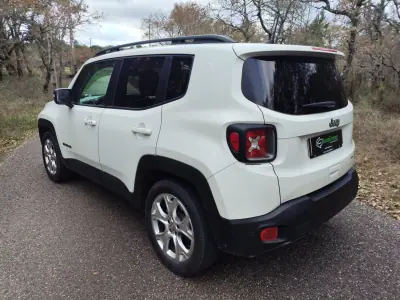 Jeep Renegade 2019 - 15900 EUR, 96500 km - AUTO.MOTO.pt - 96500km - foto 8 de 17