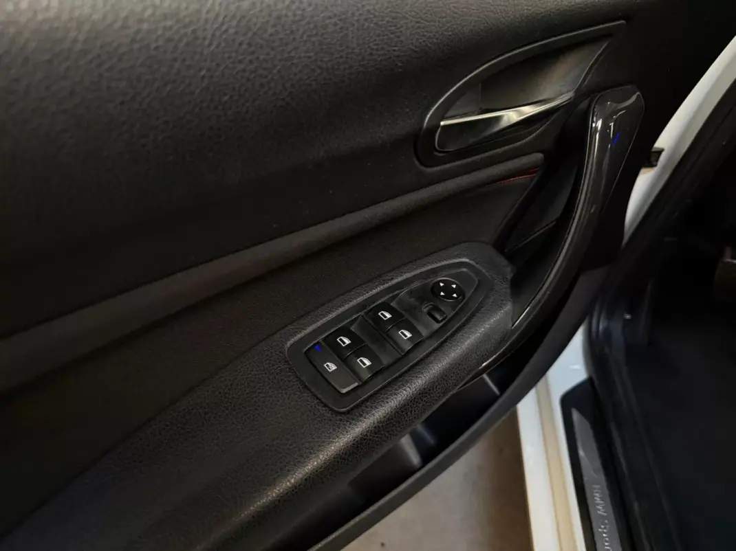 BMW 116 2014 - 10900 EUR, 230000 km - AUTO.MOTO.pt - 230000km - foto 20 de 22