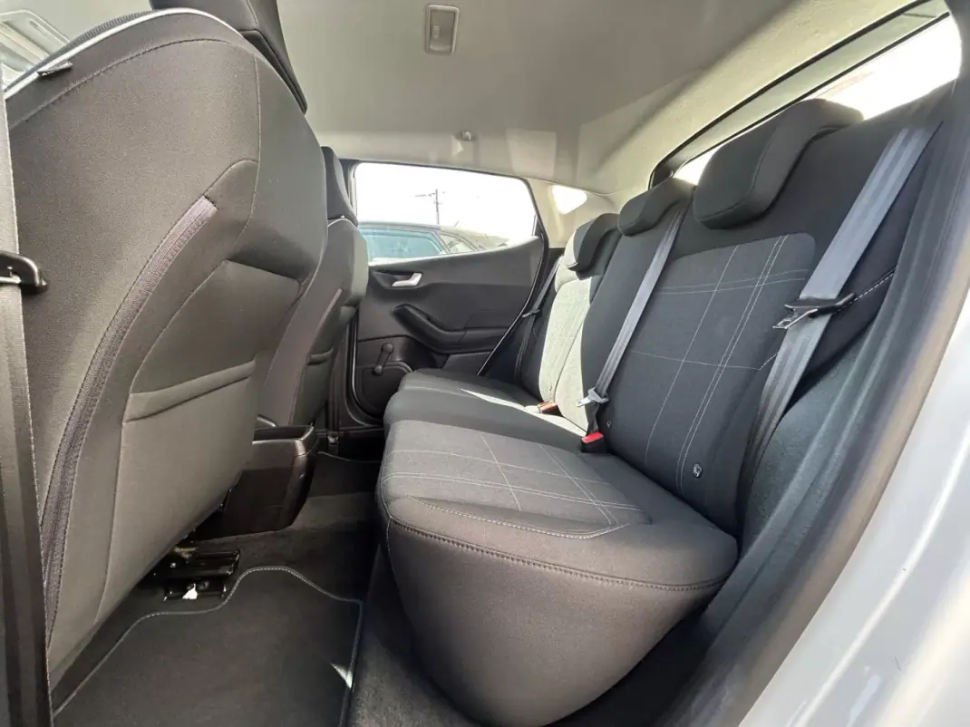 Ford Fiesta 2018 - 13500 EUR, 60152 km - AUTO.MOTO.pt - 60152km - foto 18 de 22