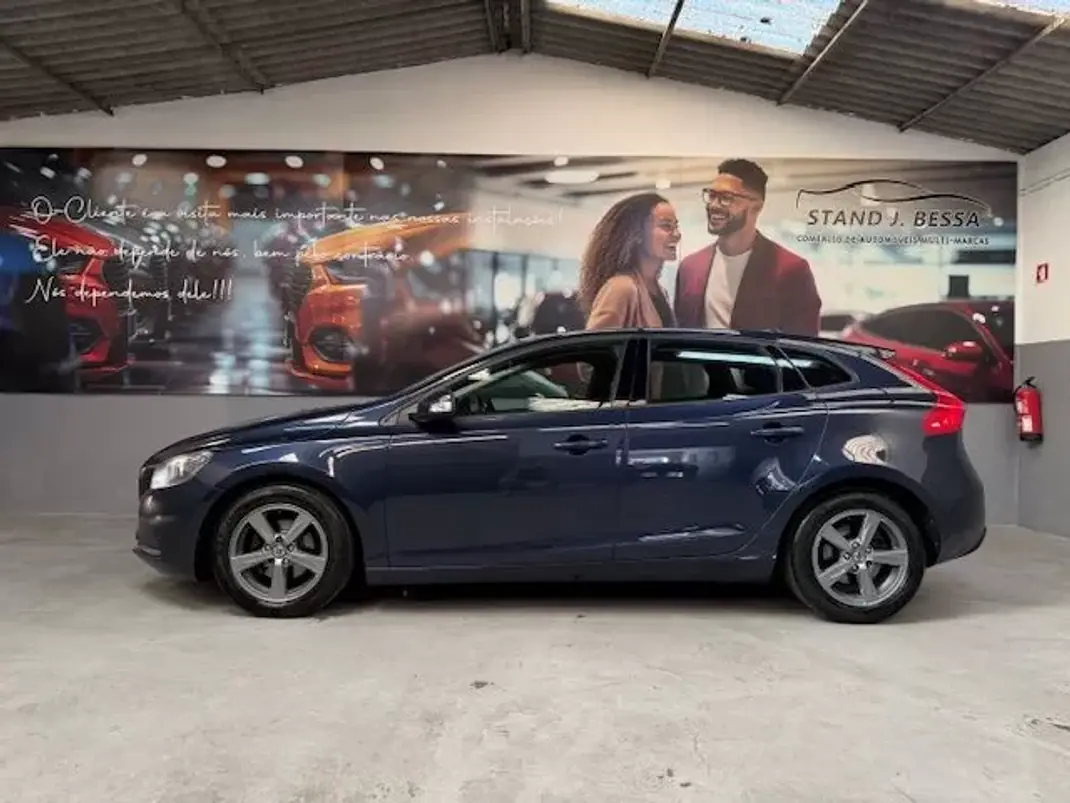 Volvo V40 2014 - 7900 EUR, 263000 km - AUTO.MOTO.pt - 263000km - foto 4 de 14
