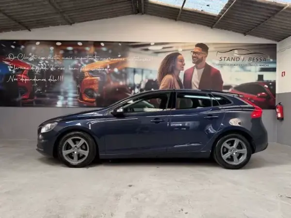 Volvo V40 2014 - 7900 EUR, 263000 km - AUTO.MOTO.pt - 263000km - foto 4 de 14