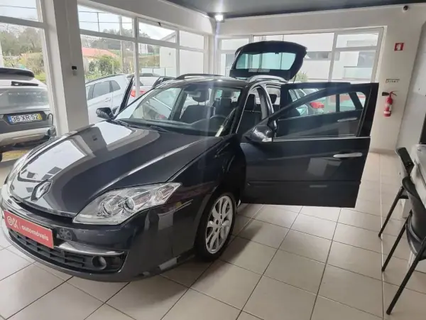 Renault Laguna Break 2009 - 8450 EUR, 105000 km - AUTO.MOTO.pt - 105000km - foto 18 de 35