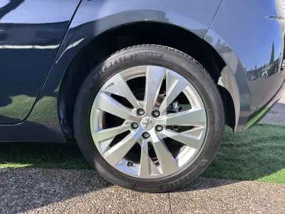 Peugeot 308 2018 - 12500 EUR, 280000 km - AUTO.MOTO.pt - 280000km - foto 18 de 41