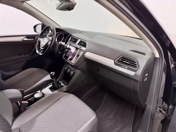 Volkswagen Tiguan 2017 - 17750 EUR, 120000 km - AUTO.MOTO.pt - 120000km - foto 46 de 50