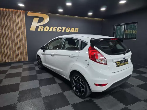 Ford Fiesta 2015 - 10750 EUR, 165000 km - AUTO.MOTO.pt - 165000km - foto 11 de 23