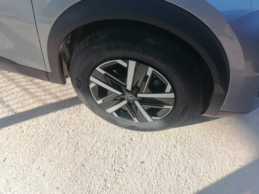 Peugeot 2008 2025 - 21900 EUR, 23898 km - 23898km - foto 15 de 17