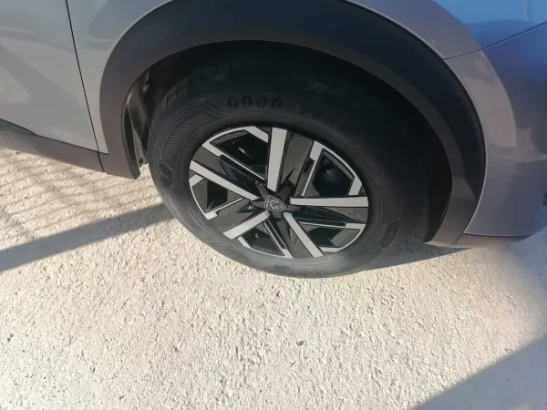 Peugeot 2008 2025 - 21900 EUR, 23898 km - AUTO.MOTO.pt - 23898km - foto 15 de 17
