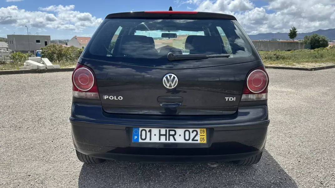 Volkswagen Polo 2009 - 4950 EUR, 202000 km - AUTO.MOTO.pt - 202000km - foto 7 de 18