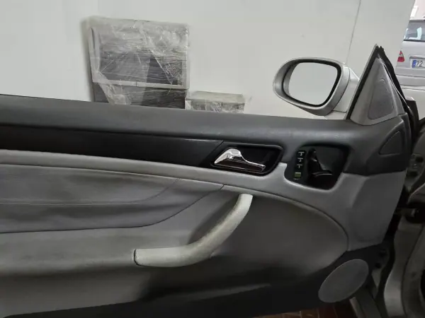 Mercedes-Benz CLK 200 1998 - 6000 EUR, 217984 km - AUTO.MOTO.pt - 217984km - foto 7 de 18