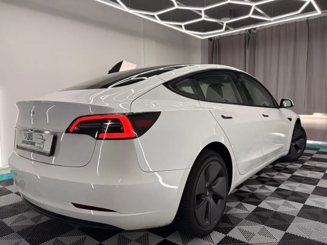 Tesla Model 3 2021 - 26500 EUR, 77000 km - AUTO.MOTO.pt - 77000km - foto 6 de 18