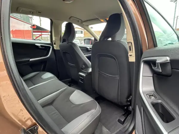Volvo XC 60 2009 - 11750 EUR, 234215 km - AUTO.MOTO.pt - 234215km - foto 19 de 20