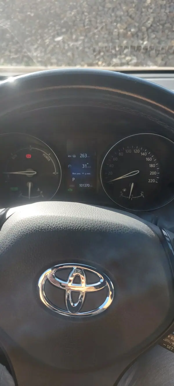 Toyota C-HR 2018 — foto 2 de 15