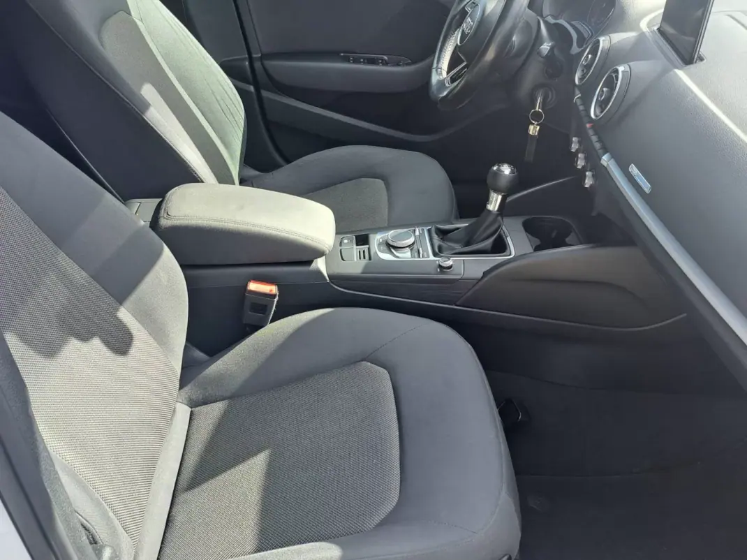 Audi A3 Sportback 2016 - 12900 EUR, 231290 km - AUTO.MOTO.pt - 231290km - foto 24 de 45